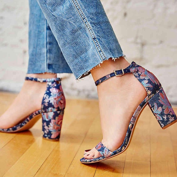 Jessica Simpson floral pattern sandals NWOT - Picture 3 of 9